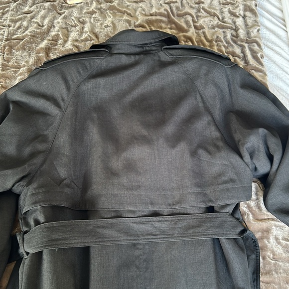 Fantastic vintage black trench coat with removable inner jacket. - Picture 11 of 11